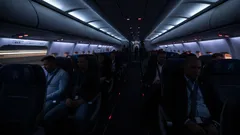 Czy zauważyliście, że światło gaśnie przed startem? Prawdziwa przyczyna was zaskoczy